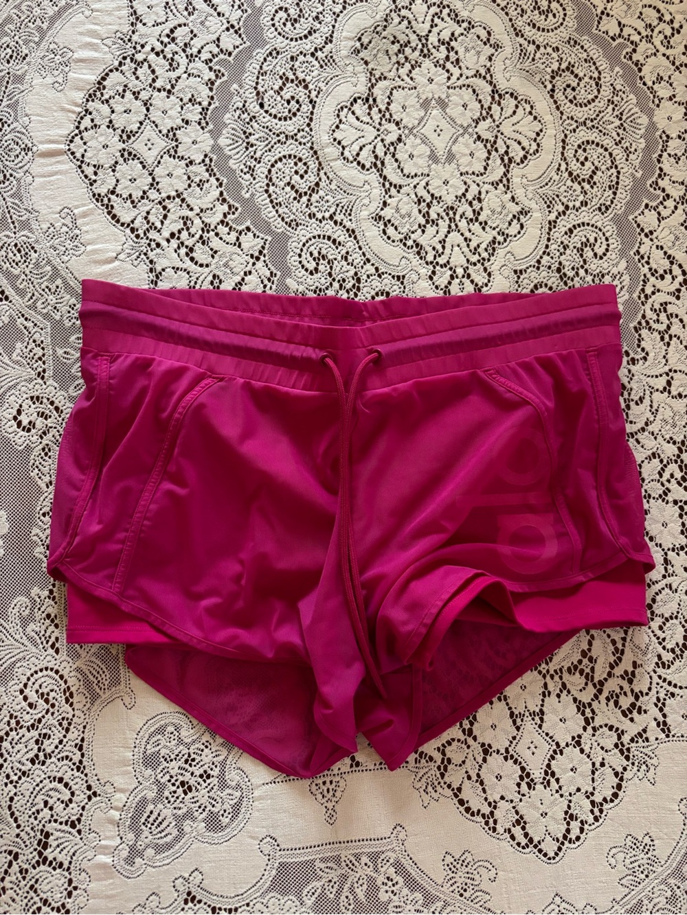 hot pink alo yoga shorts size small